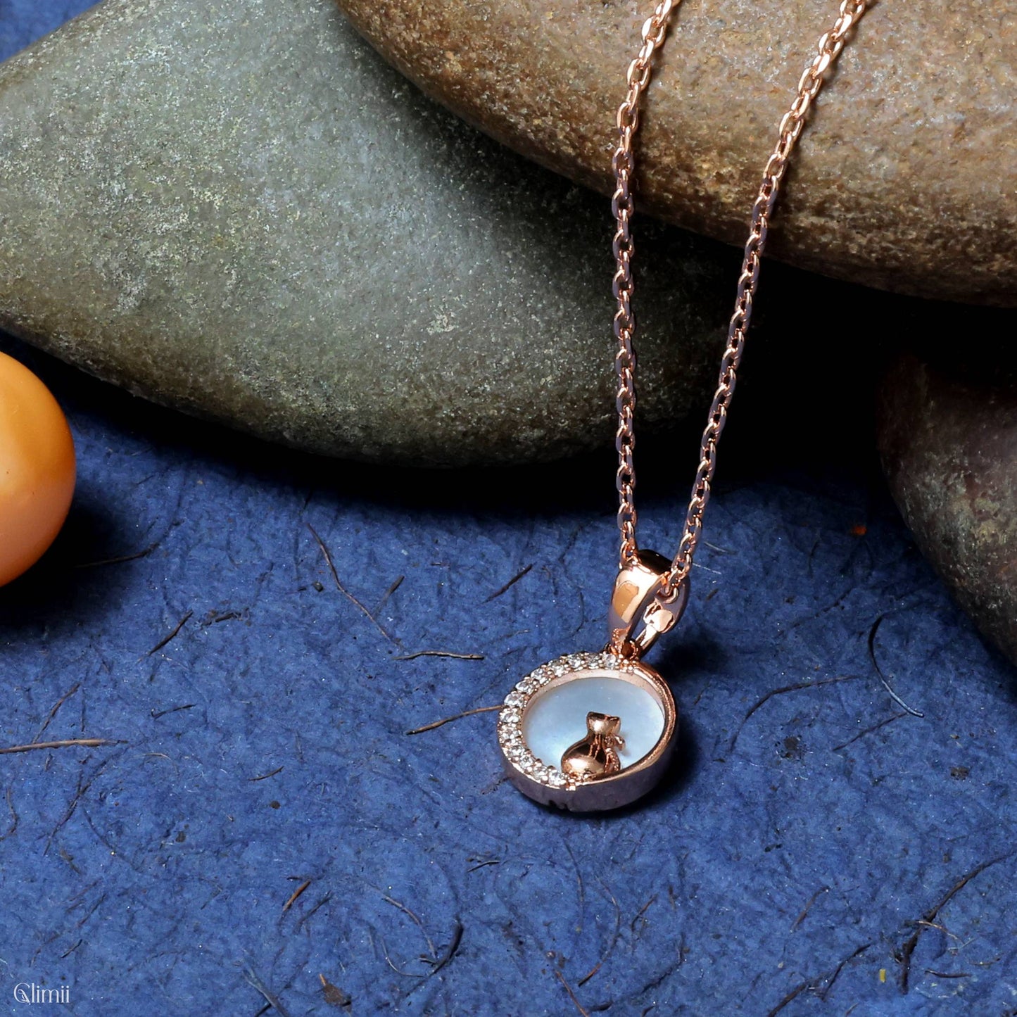 Glimii rose gold necklace with cat pendant surrounded by crystals aesthetic jewelry for cat lovers