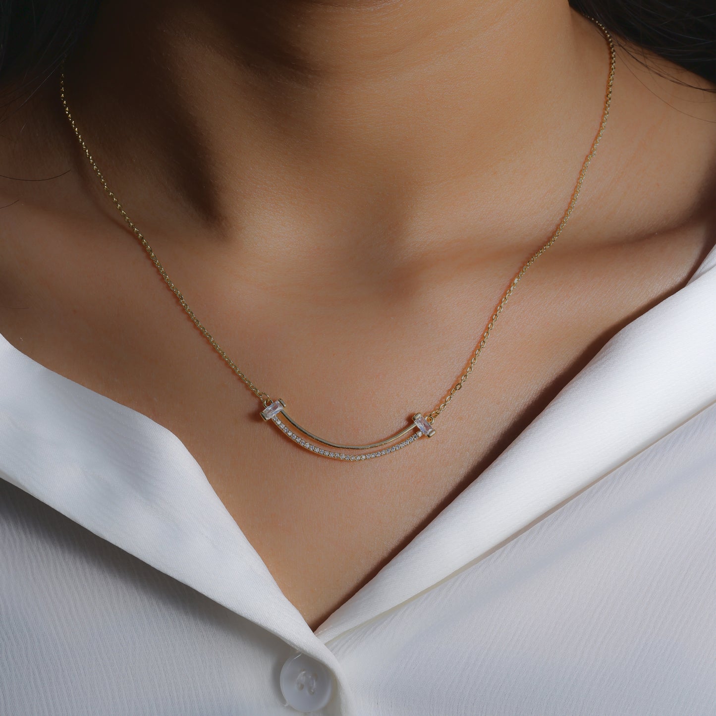 Glimii delicate gold necklace worn on neck featuring layered aesthetic necklace design with curved bar detail