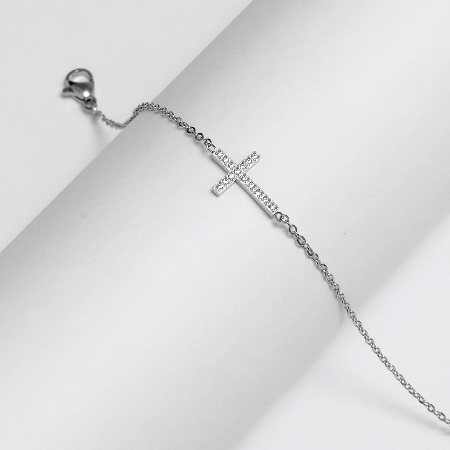 Glimii minimalist cross bracelet in silver with delicate chain and small sparkling stones