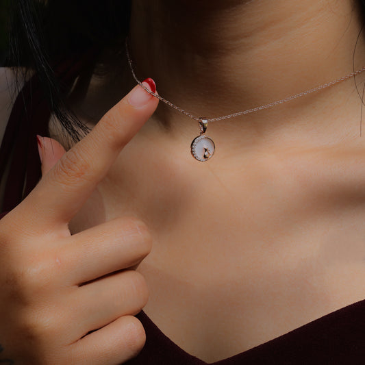 Glimii aesthetic jewelry for cat lovers featuring a delicate necklace with a cat pendant