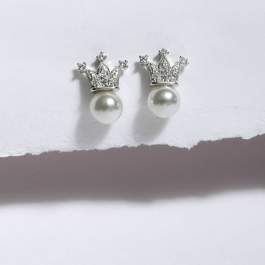 Glimii elegant pearl crown earrings with silver crown design and white pearl studs on white background