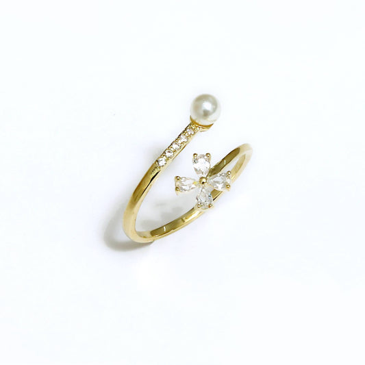 Glimii gold ring featuring delicate pearl flower jewelry design with small crystals on white background