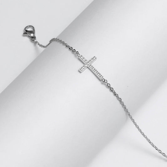 Glimii minimalist cross bracelet in silver with delicate chain and small sparkling stones